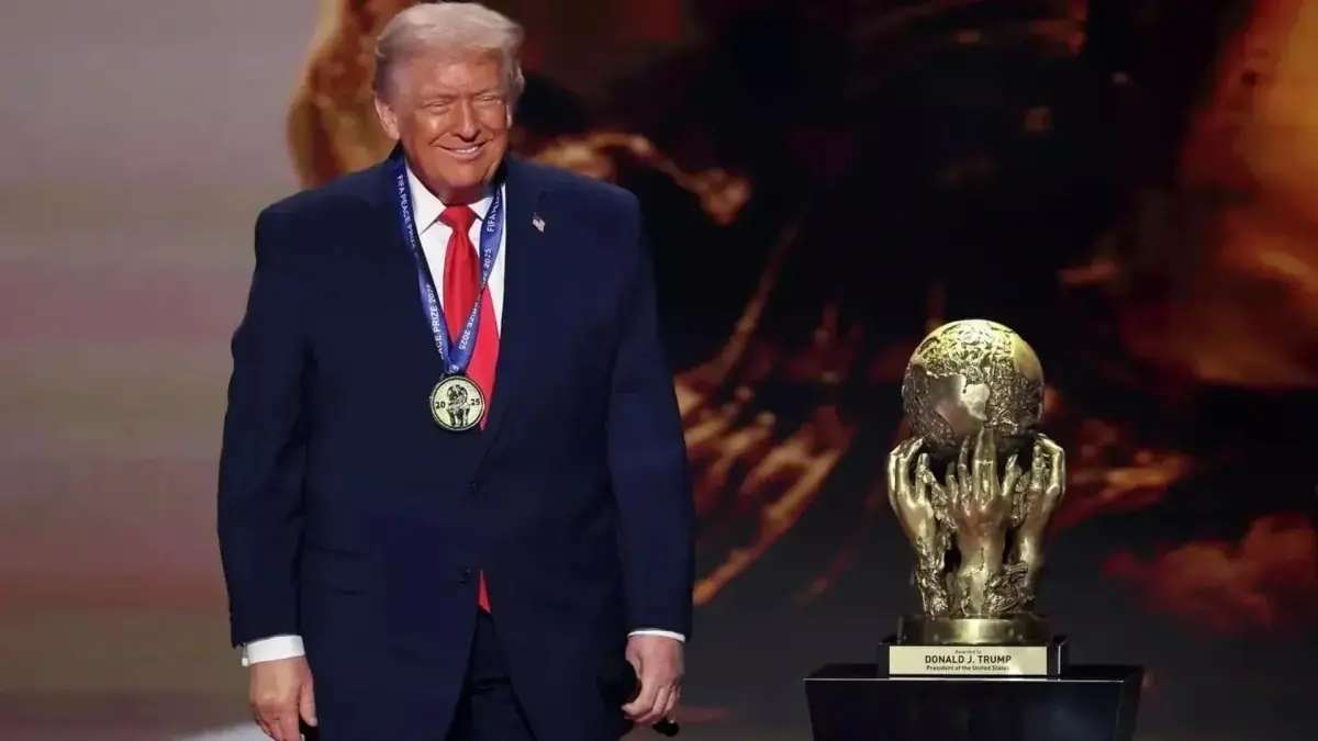 Tổng thống Mỹ Donald Trump nhận Giải thưởng hoà bình của FIFA